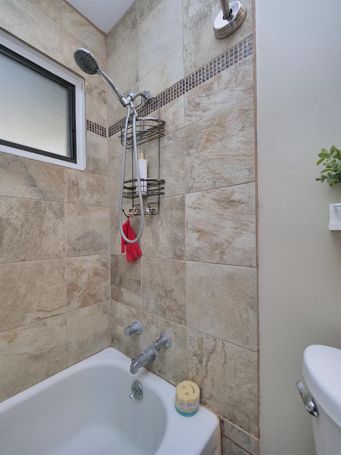 1037 Tenaya Ct, Manteca, CA 95337