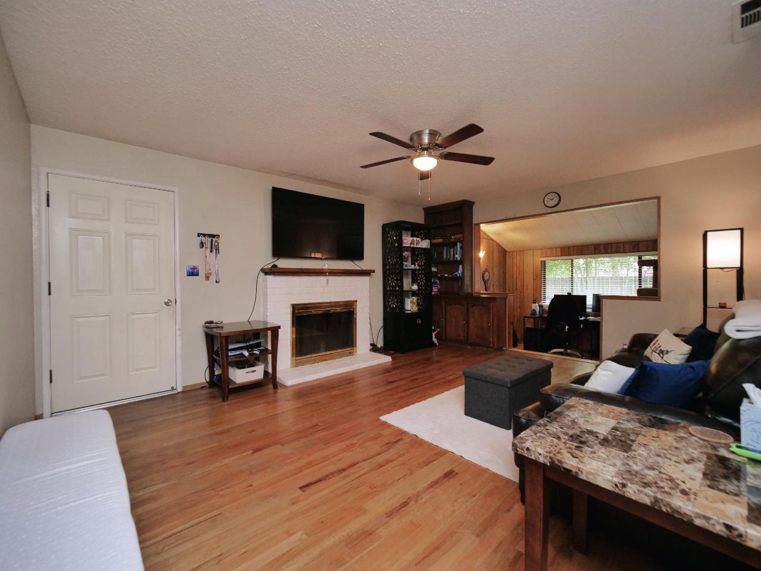 1037 Tenaya Ct, Manteca, CA 95337