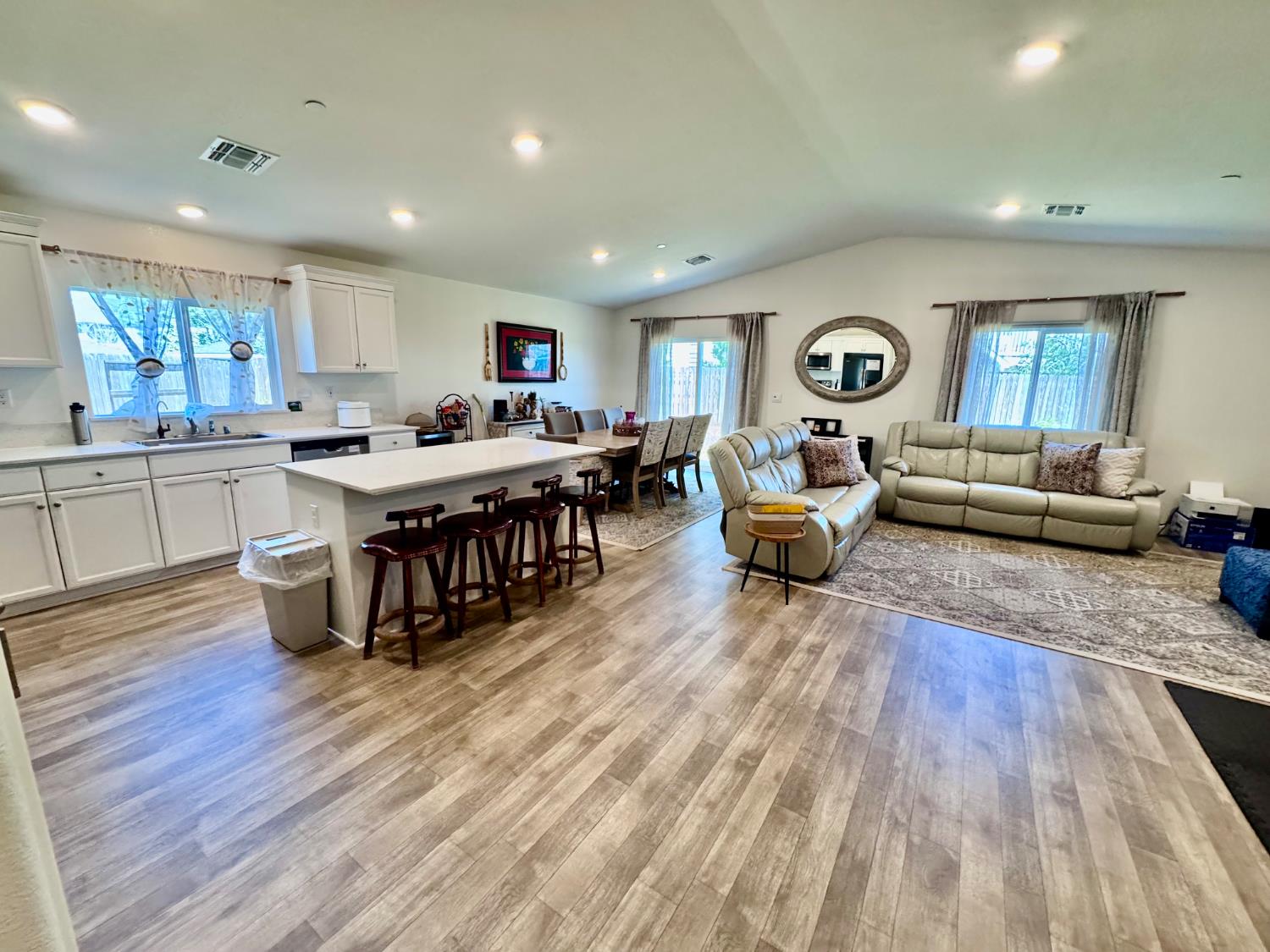 6106 Friendship Ct, Riverbank, CA 95367