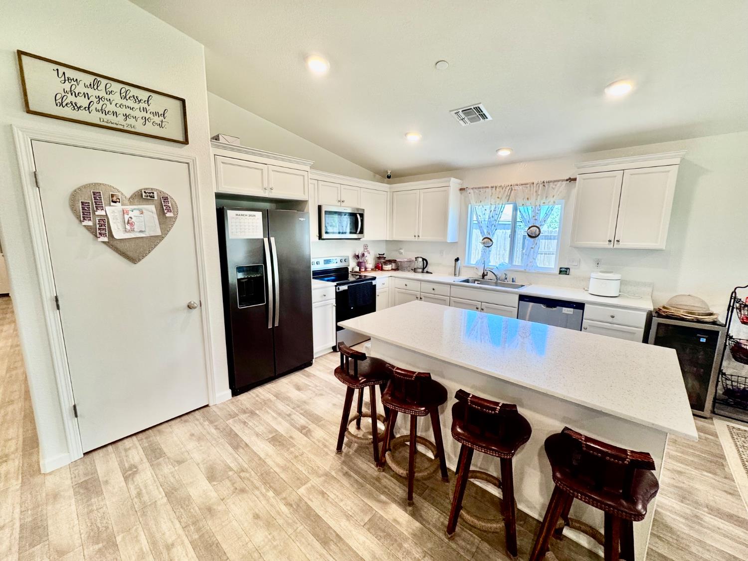 6106 Friendship Ct, Riverbank, CA 95367