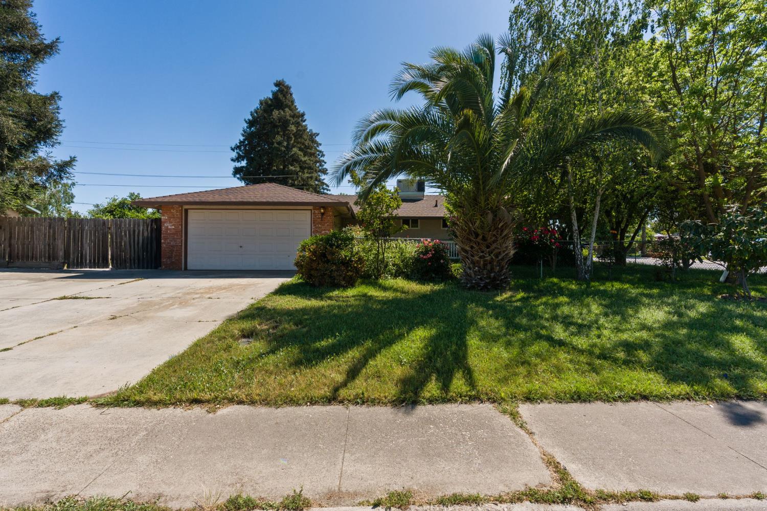 1600 Thorsen Ave, Modesto, CA 95355