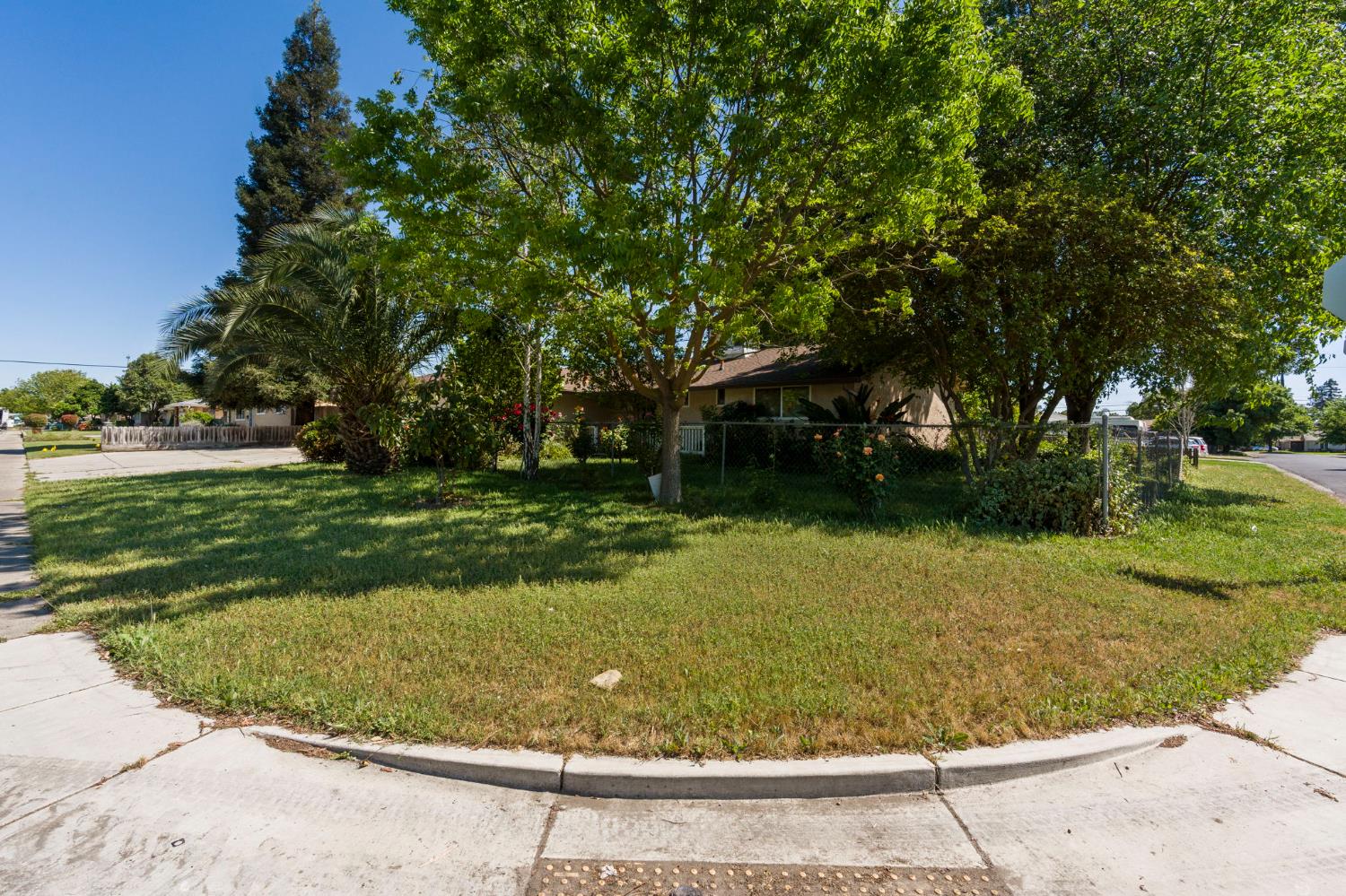 1600 Thorsen Ave, Modesto, CA 95355