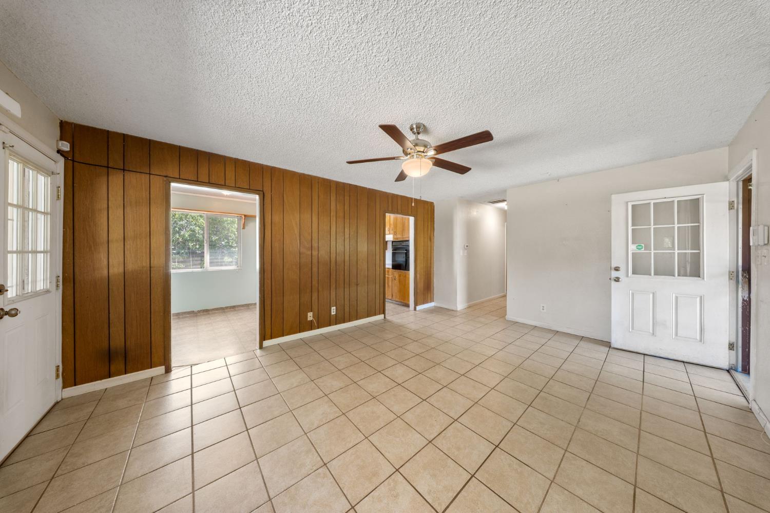 1600 Thorsen Ave, Modesto, CA 95355