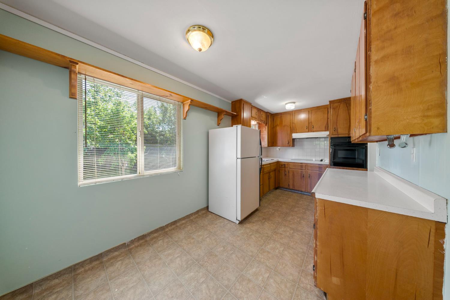 1600 Thorsen Ave, Modesto, CA 95355