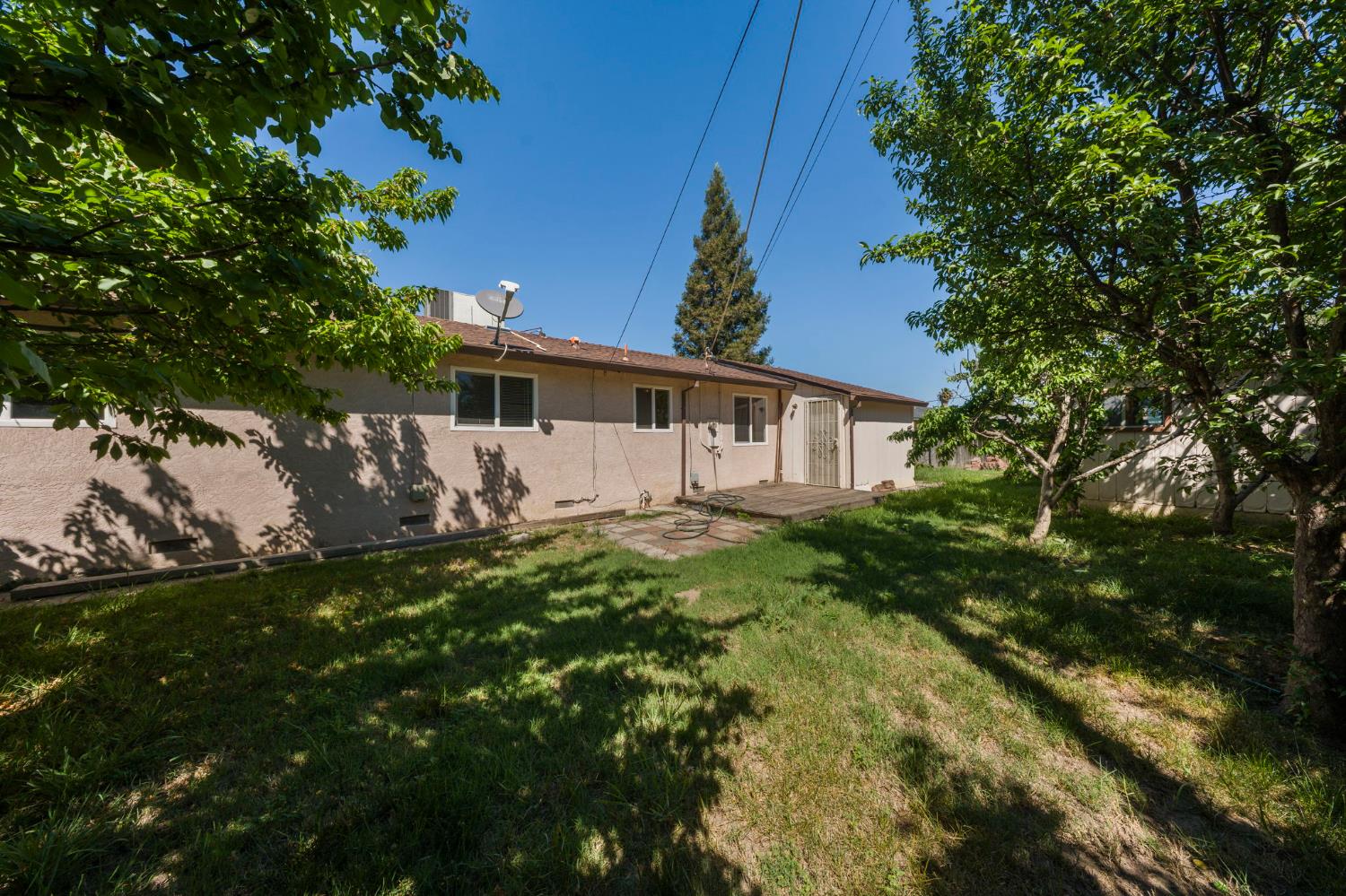 1600 Thorsen Ave, Modesto, CA 95355