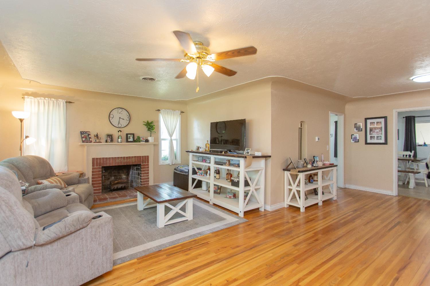 401 Fortuna Ave, Modesto, CA 95354