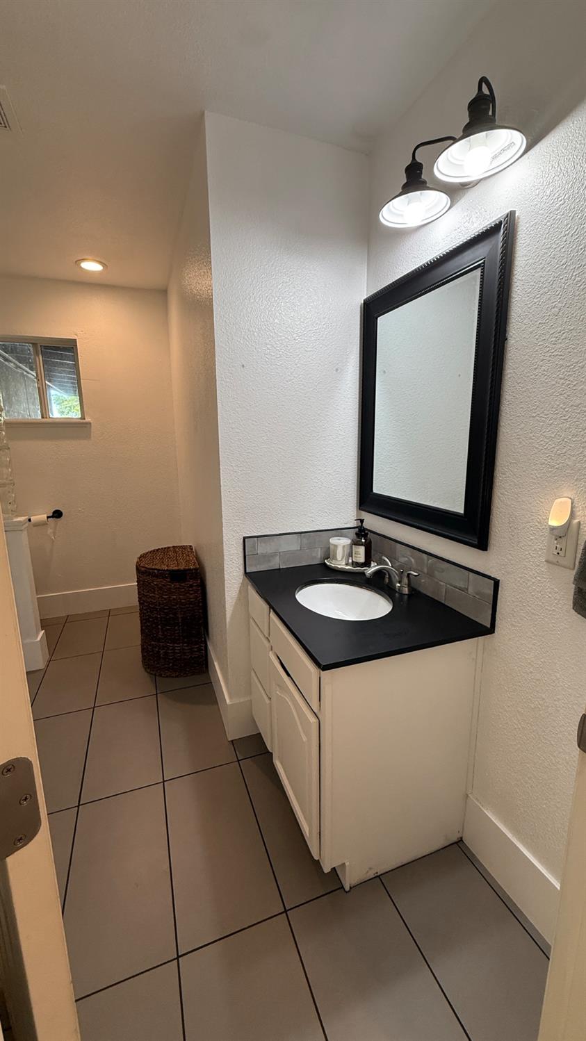 2041 Wally Ct, Modesto, CA 95350