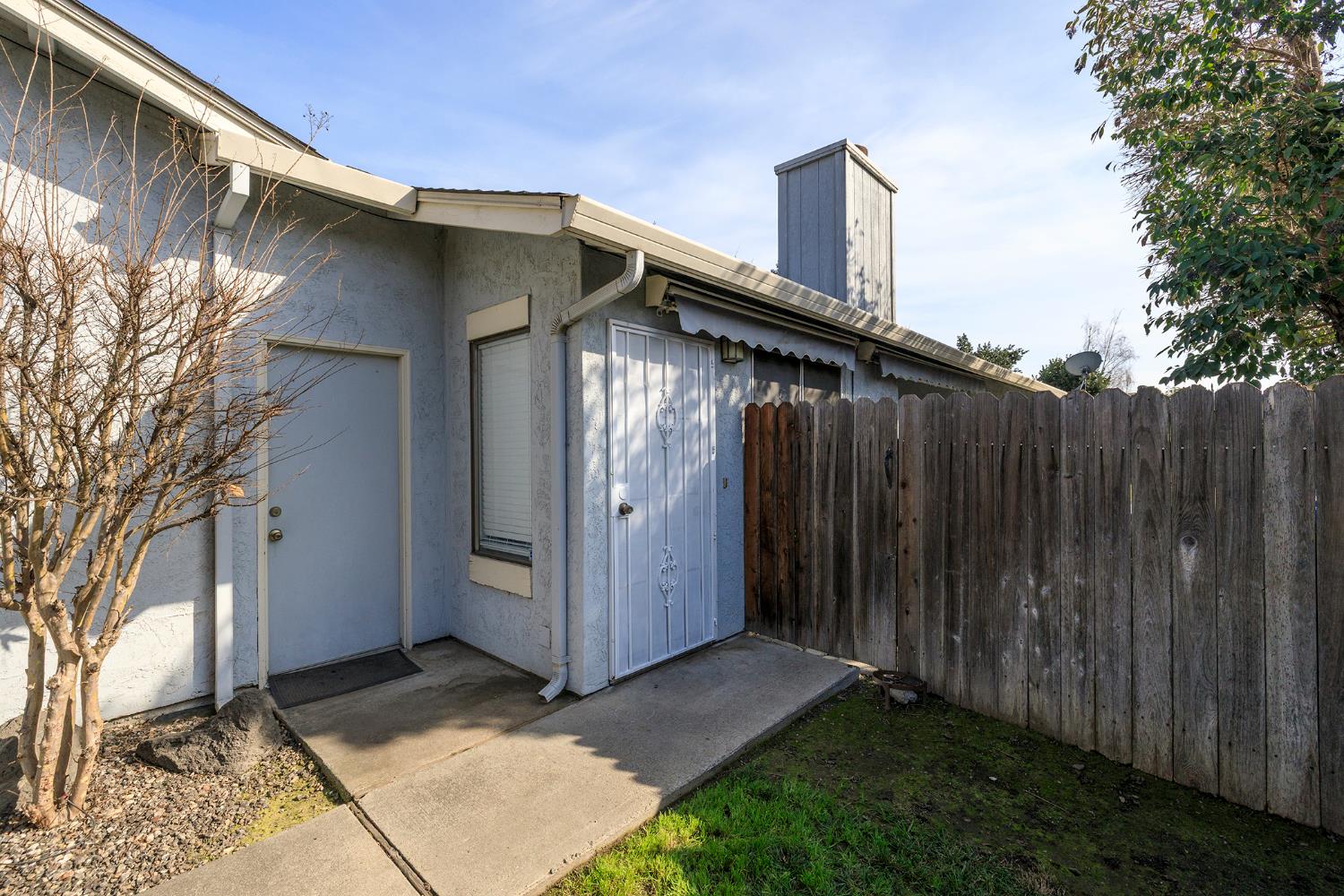 1296 Spruce Ln #20, Manteca, CA 95336