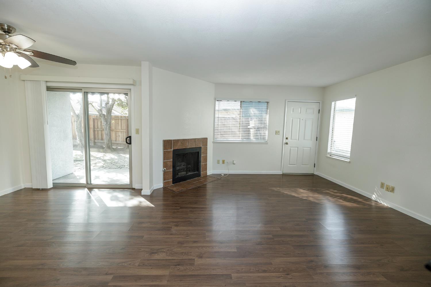 1296 Spruce Ln #20, Manteca, CA 95336