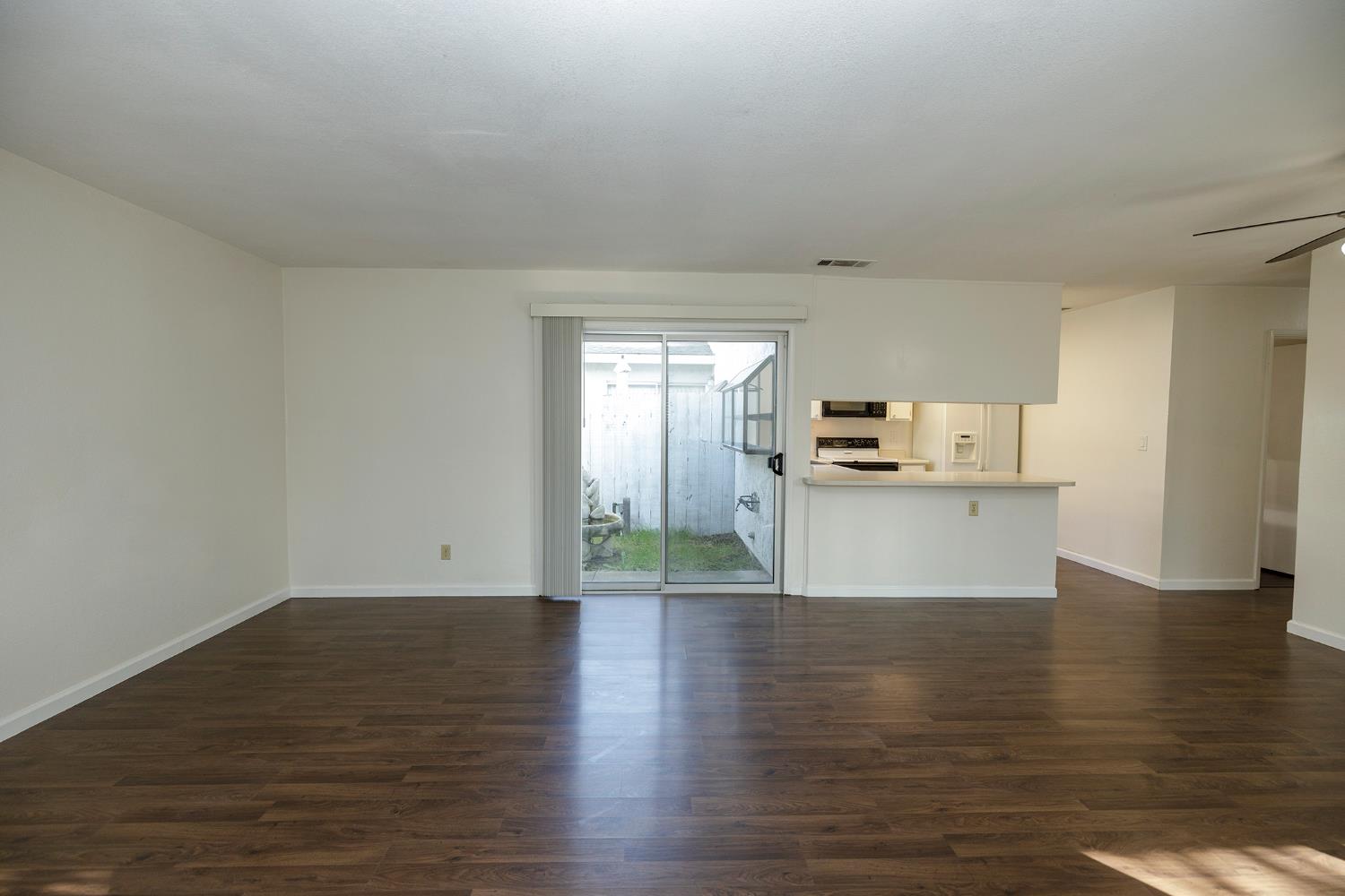 1296 Spruce Ln #20, Manteca, CA 95336