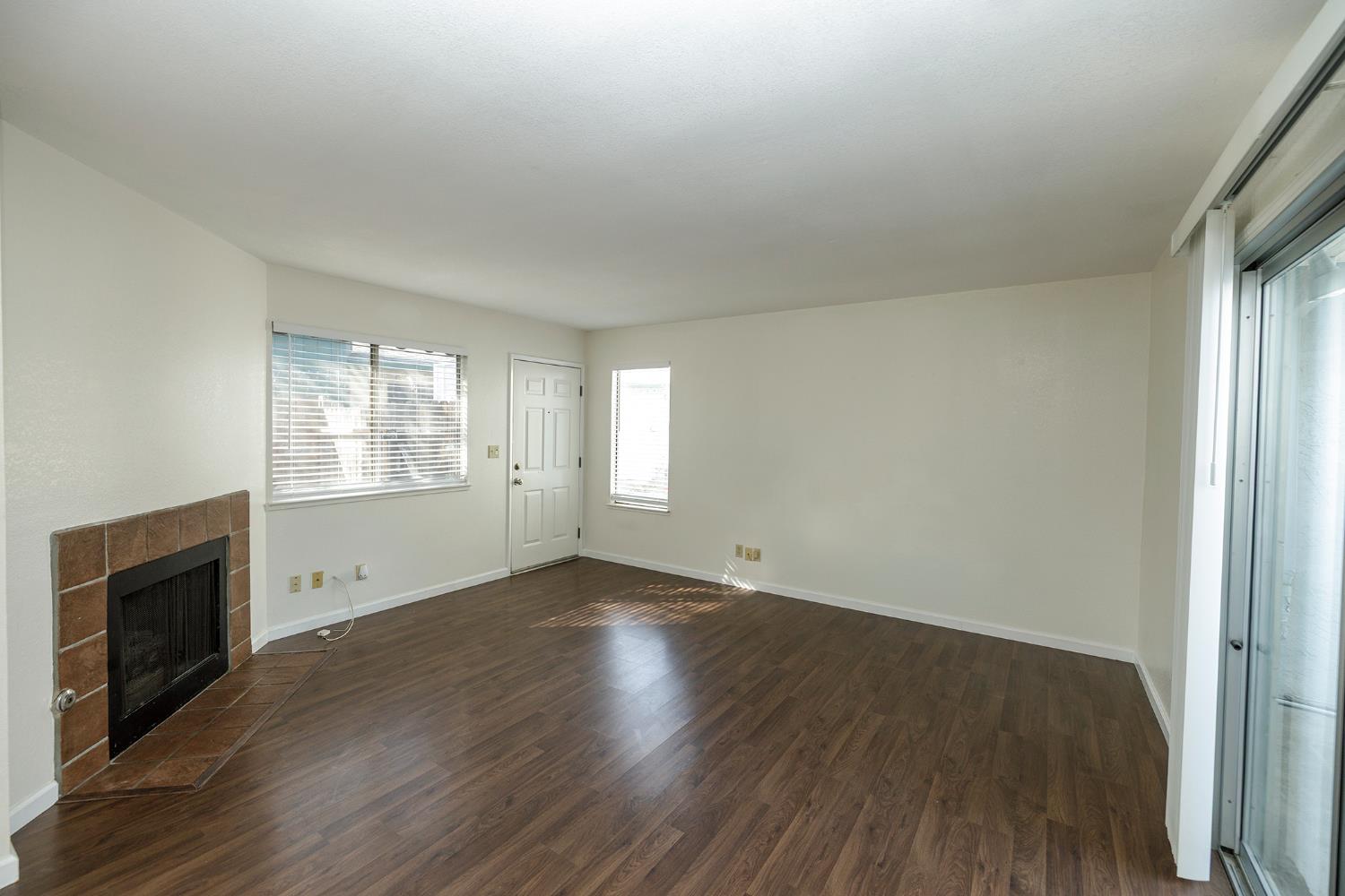 1296 Spruce Ln #20, Manteca, CA 95336