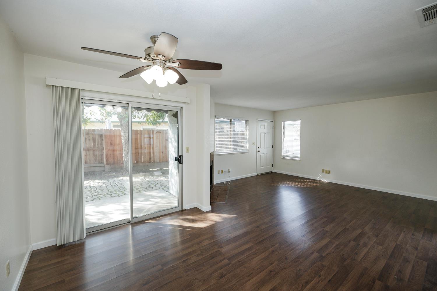 1296 Spruce Ln #20, Manteca, CA 95336