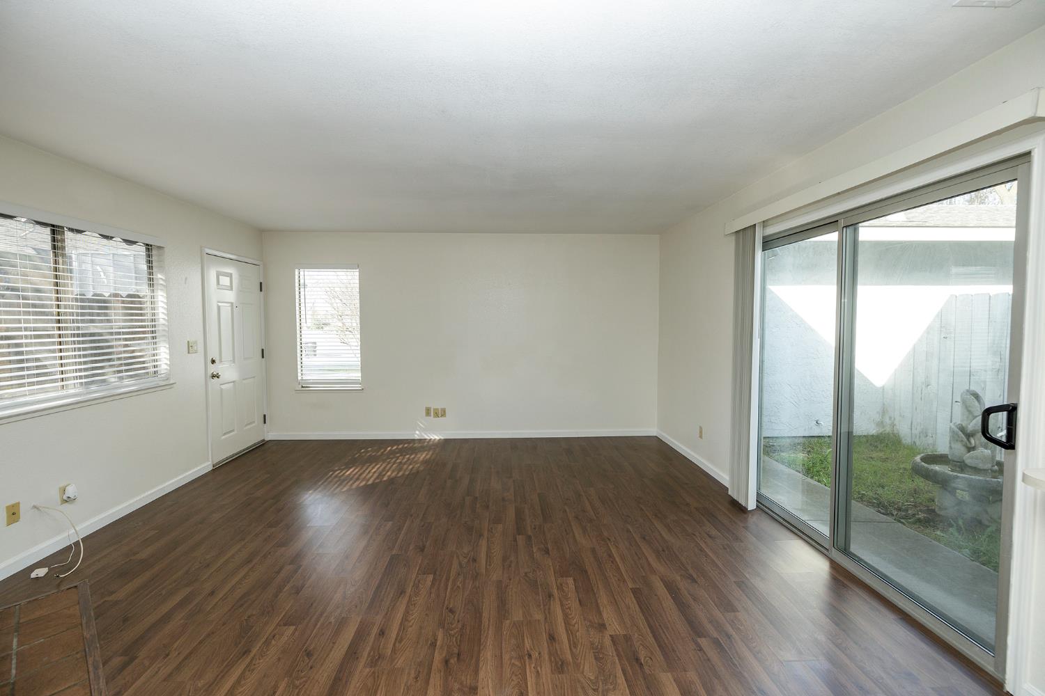 1296 Spruce Ln #20, Manteca, CA 95336