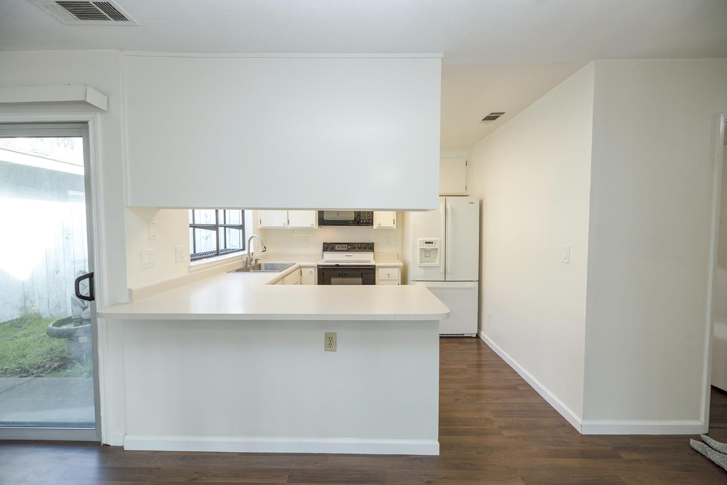 1296 Spruce Ln #20, Manteca, CA 95336