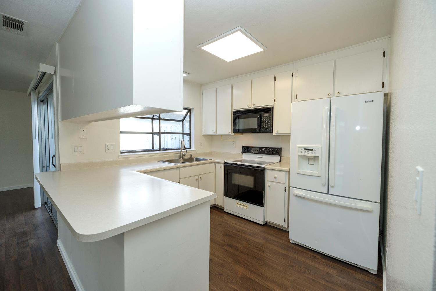 1296 Spruce Ln #20, Manteca, CA 95336