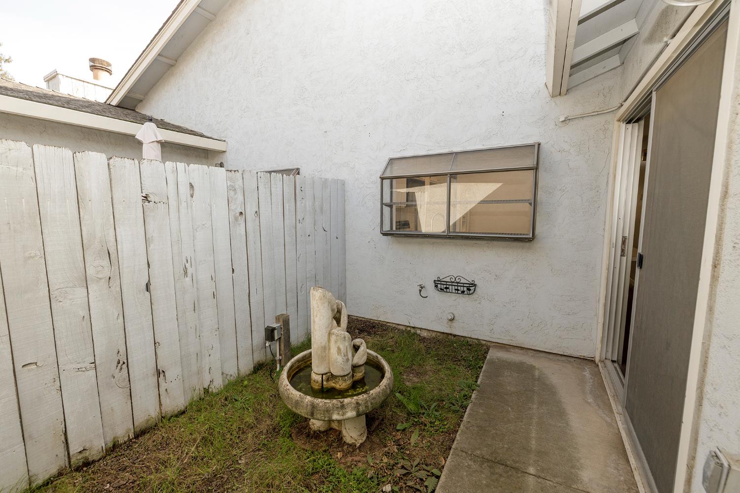 1296 Spruce Ln #20, Manteca, CA 95336