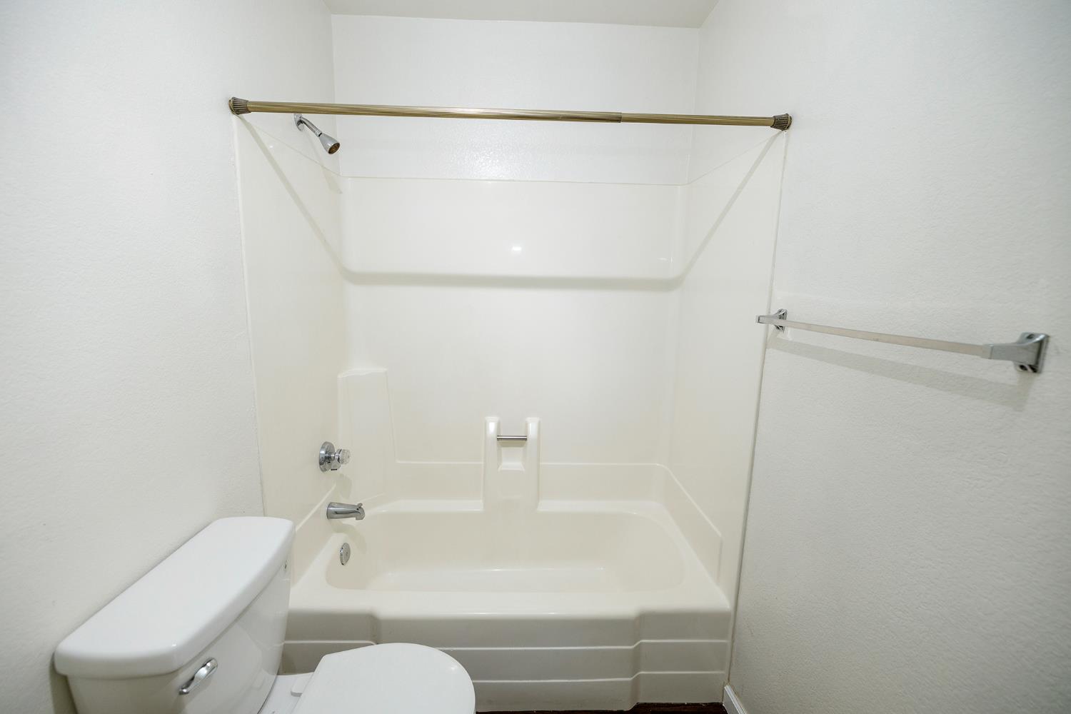 1296 Spruce Ln #20, Manteca, CA 95336