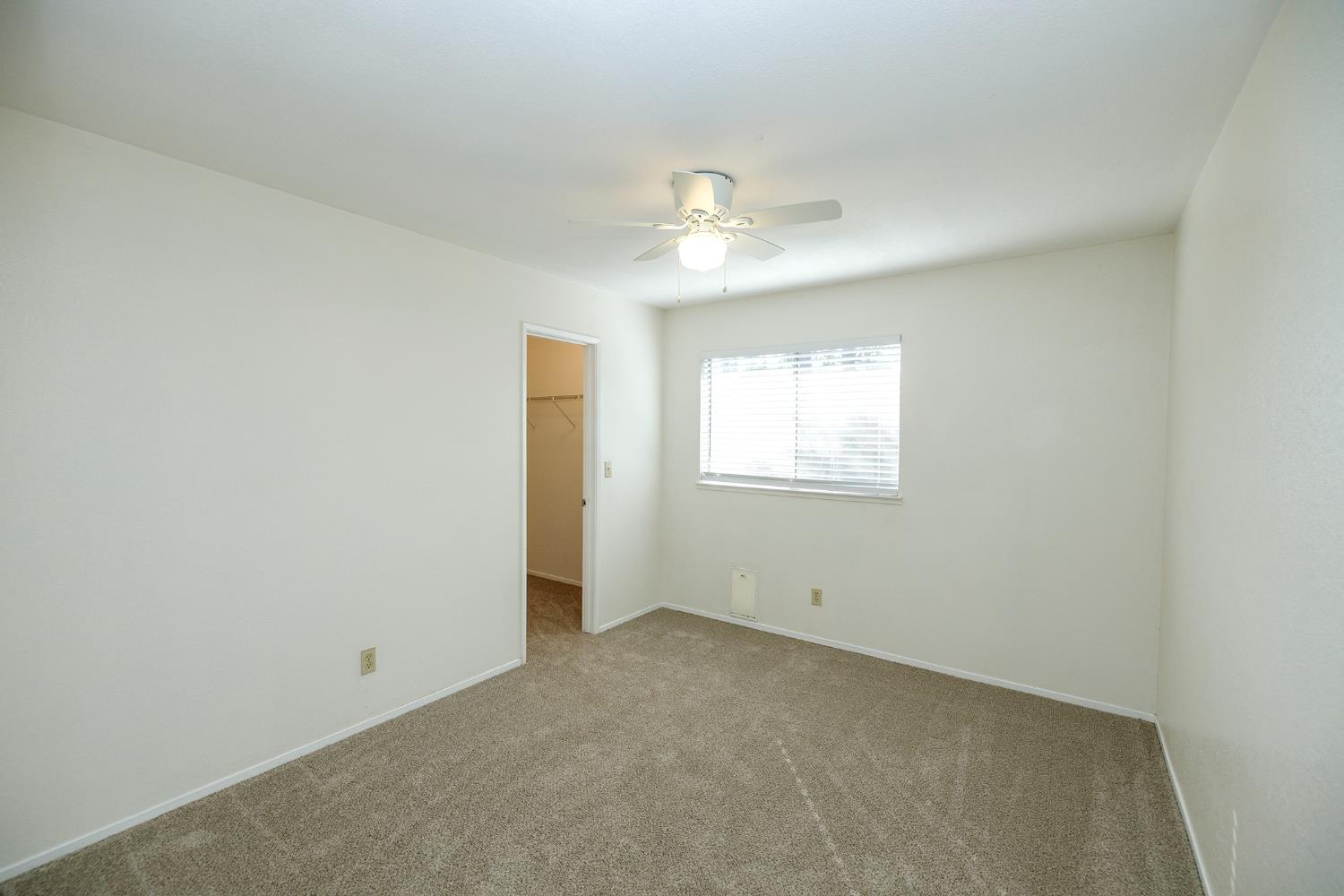 1296 Spruce Ln #20, Manteca, CA 95336