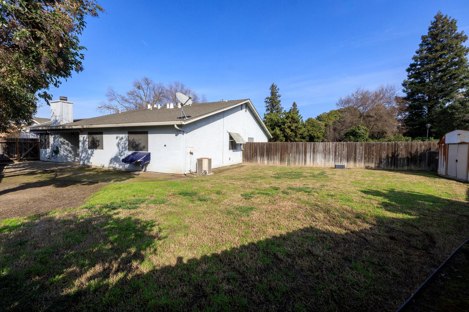 1296 Spruce Ln #20, Manteca, CA 95336