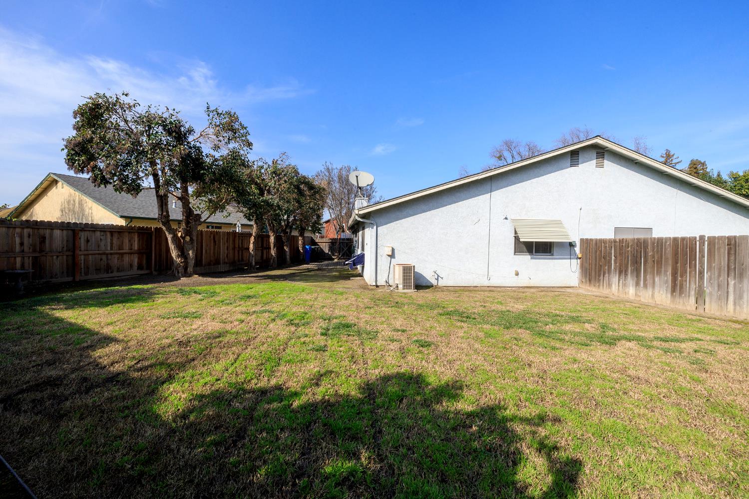 1296 Spruce Ln #20, Manteca, CA 95336