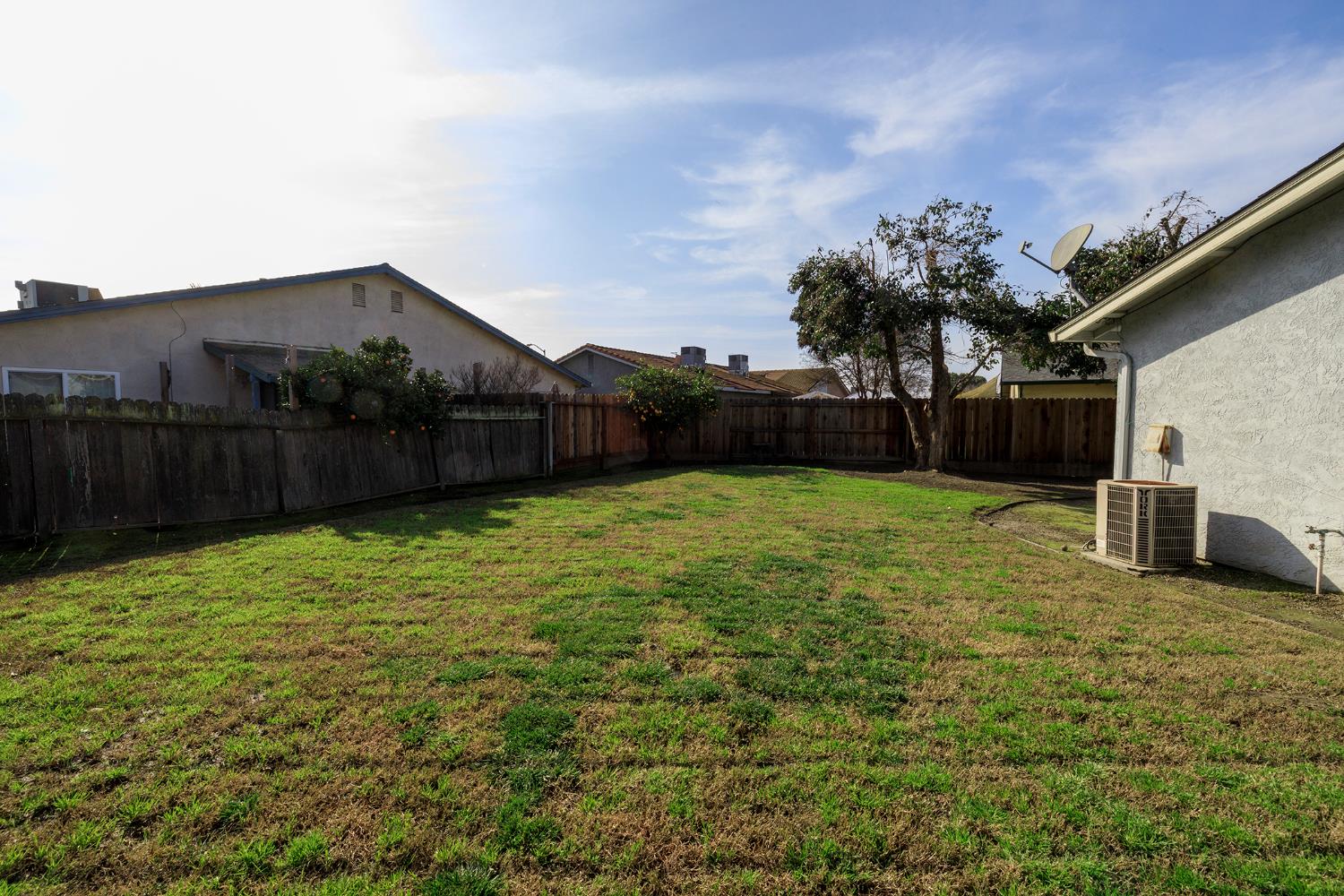 1296 Spruce Ln #20, Manteca, CA 95336