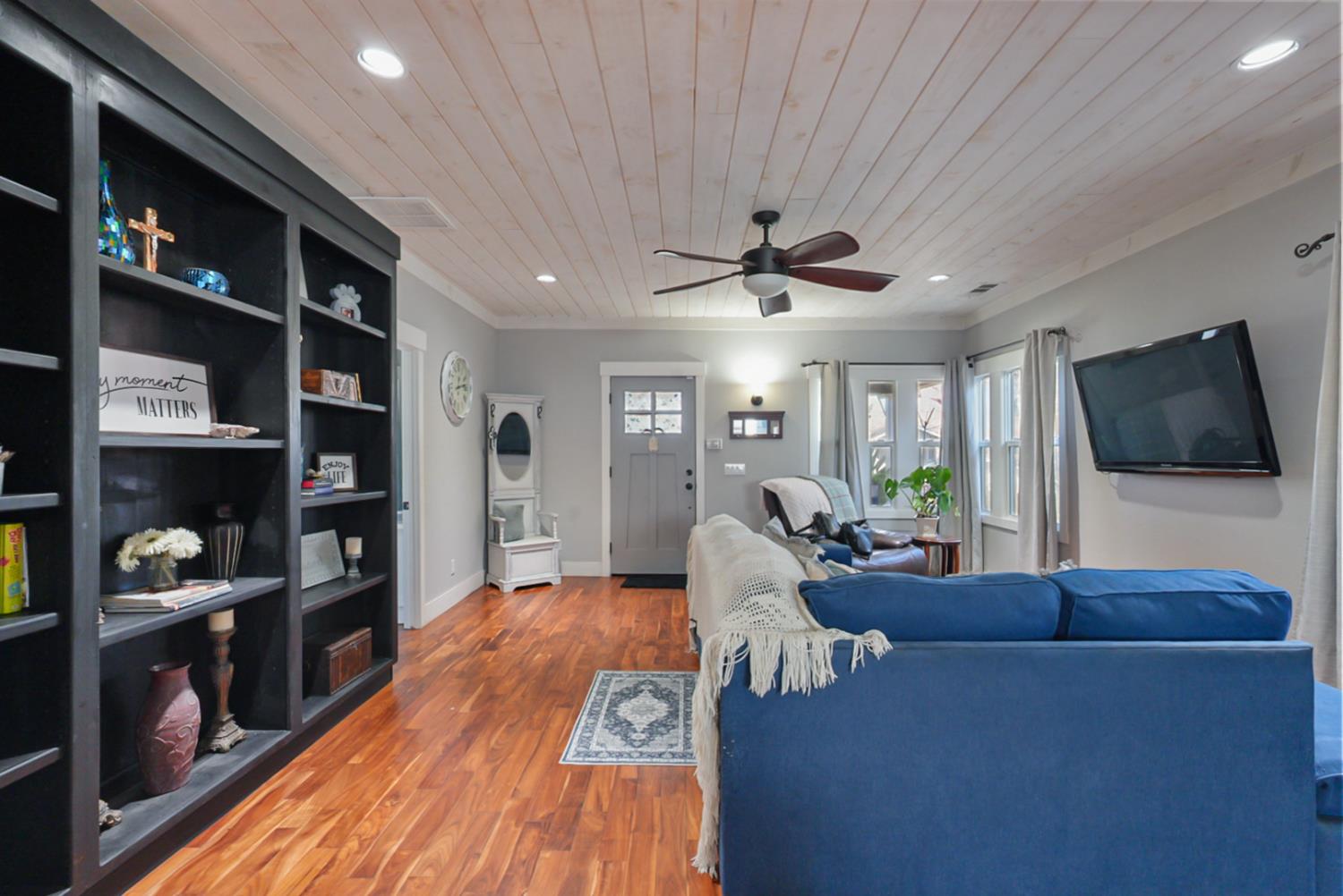 526 Flower St, Turlock, CA 95380