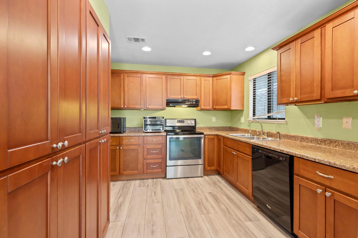 613 Hillstock Ct, Patterson, CA 95363