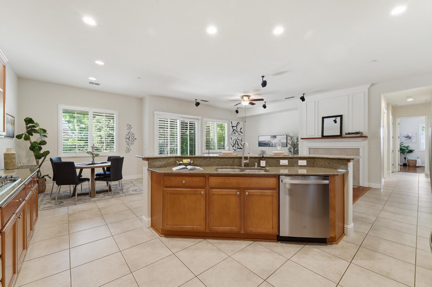 2159 Knollwood Ct, Manteca, CA 95336