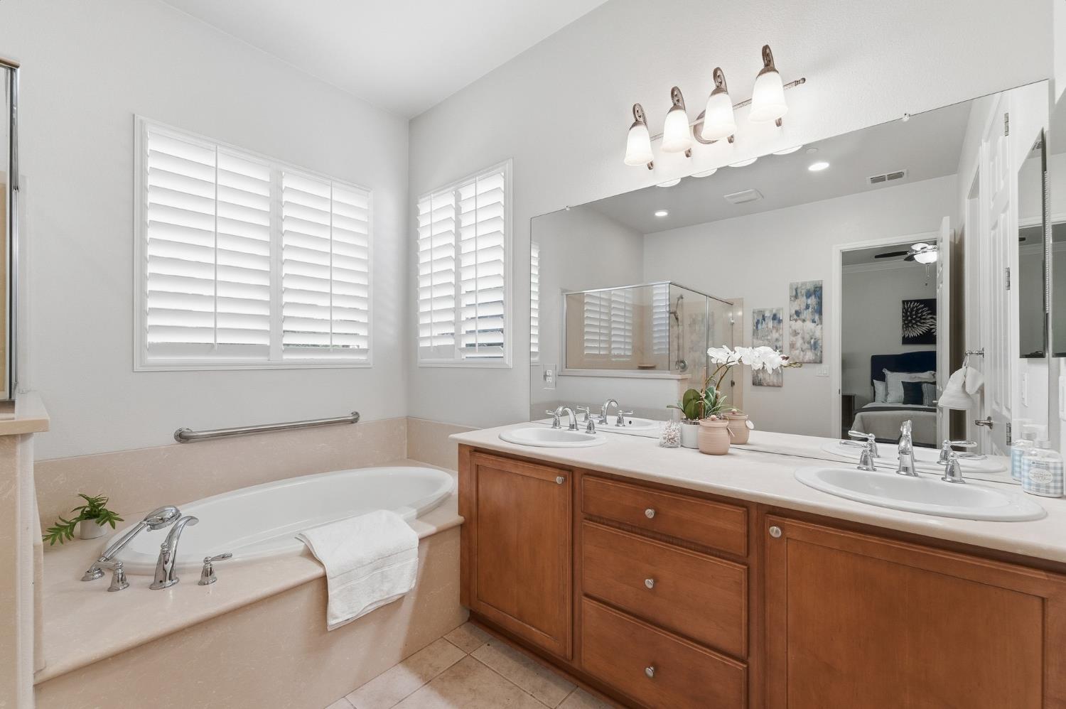 2159 Knollwood Ct, Manteca, CA 95336