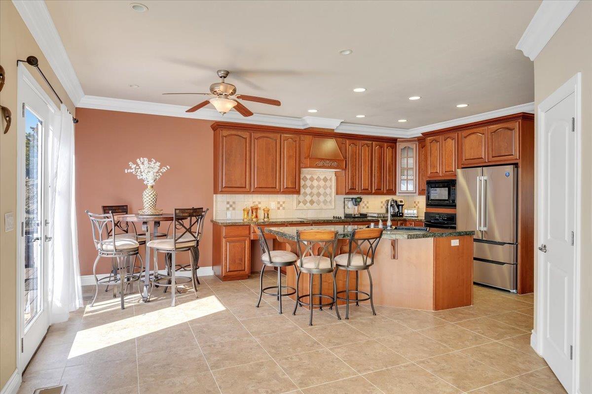 294 Sunrise Rd #2, Copperopolis, CA 95228