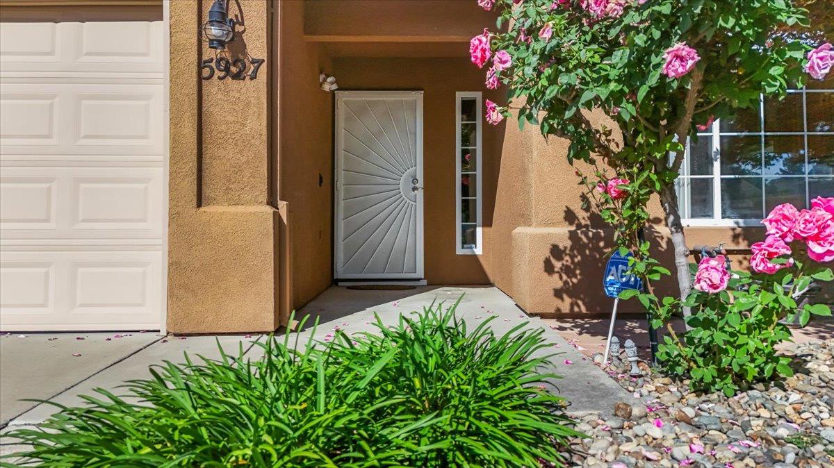 5927 Westminster Ct, Riverbank, CA 95367