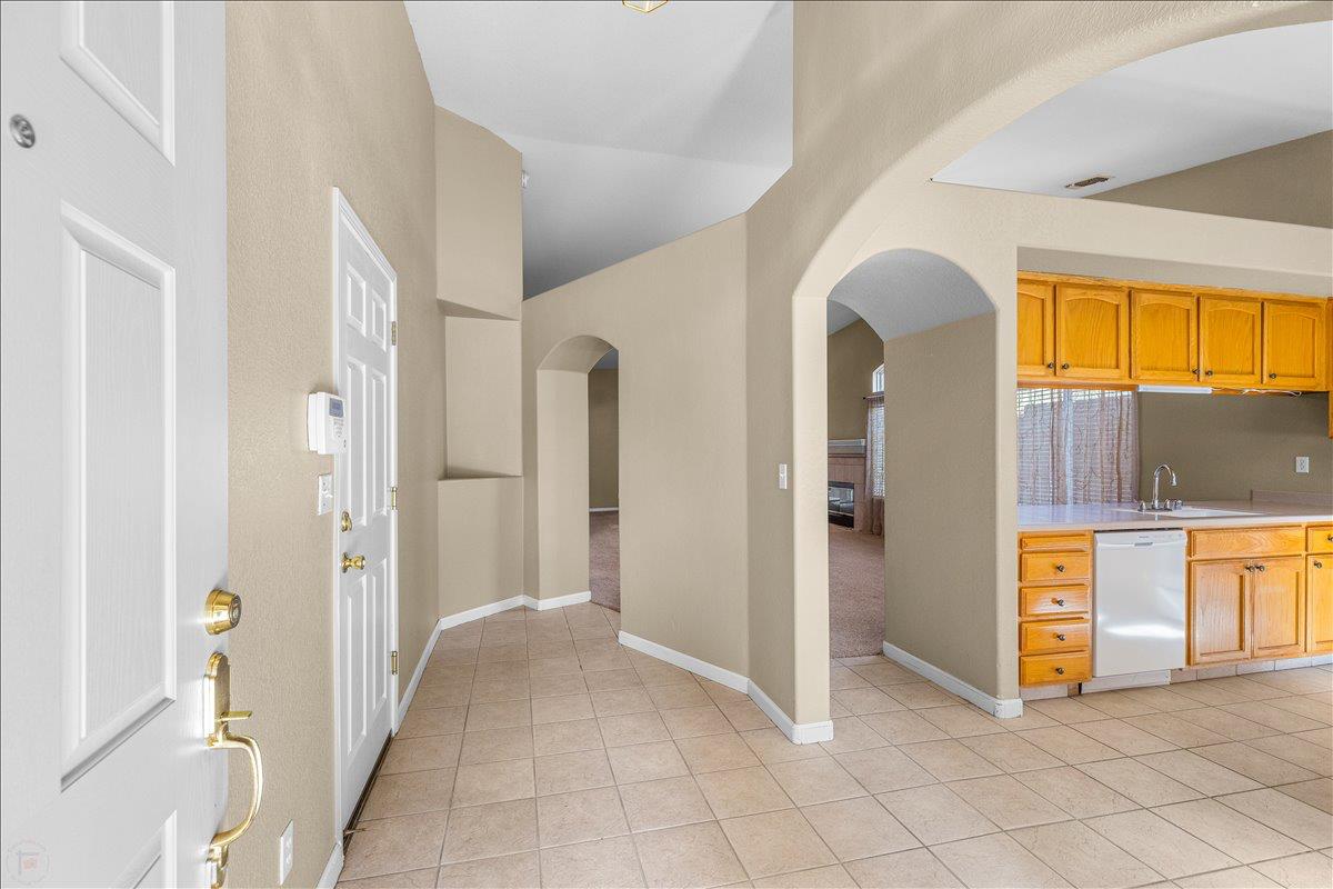 5927 Westminster Ct, Riverbank, CA 95367