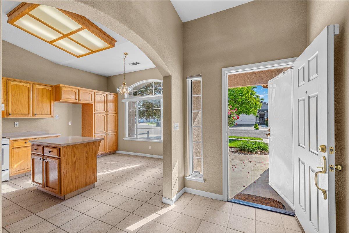 5927 Westminster Ct, Riverbank, CA 95367