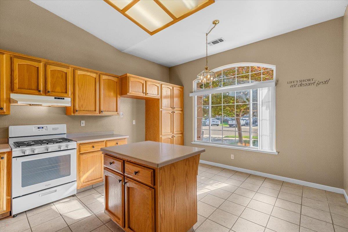 5927 Westminster Ct, Riverbank, CA 95367