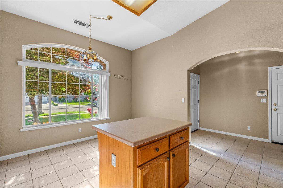 5927 Westminster Ct, Riverbank, CA 95367