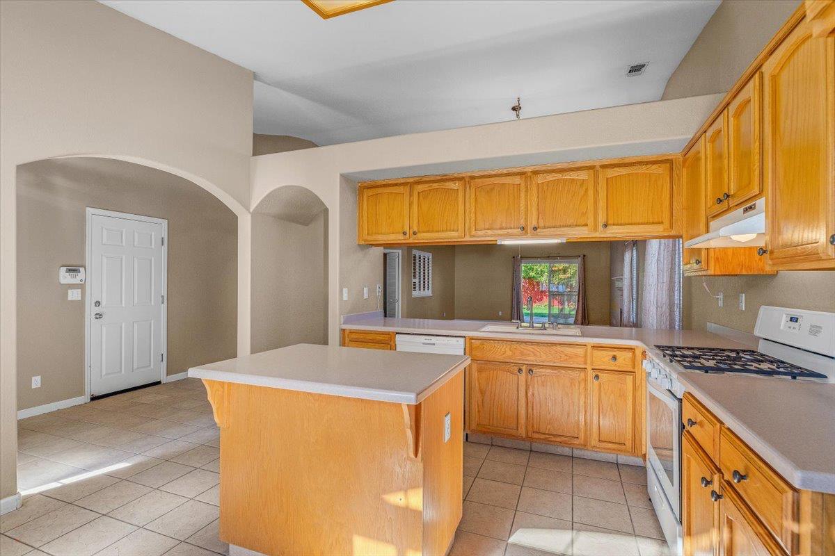 5927 Westminster Ct, Riverbank, CA 95367