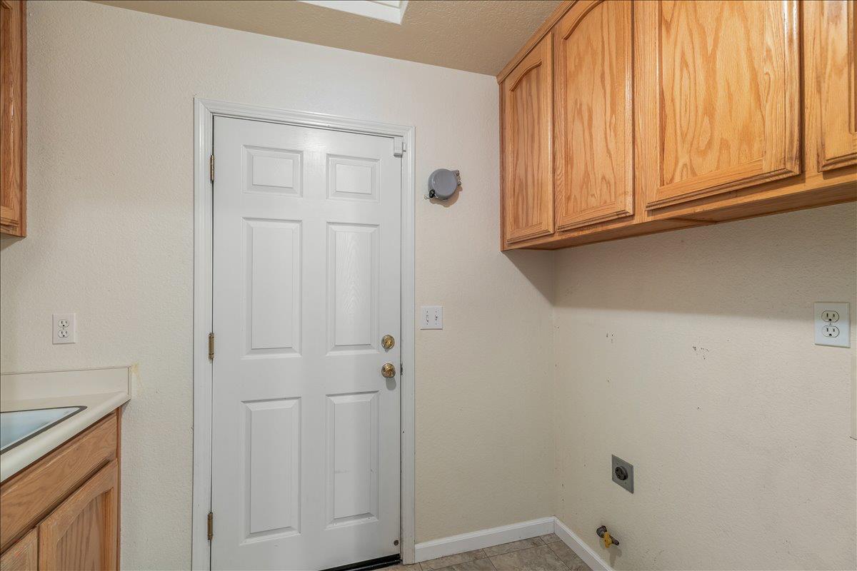 5927 Westminster Ct, Riverbank, CA 95367