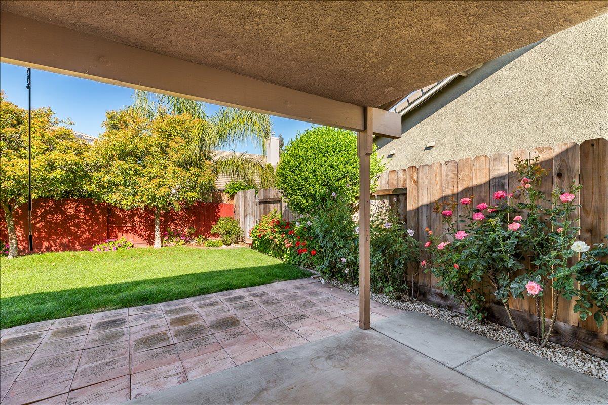 5927 Westminster Ct, Riverbank, CA 95367