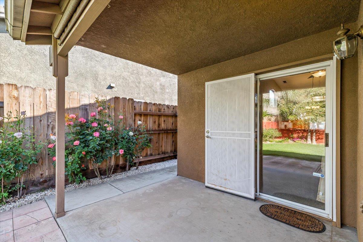 5927 Westminster Ct, Riverbank, CA 95367