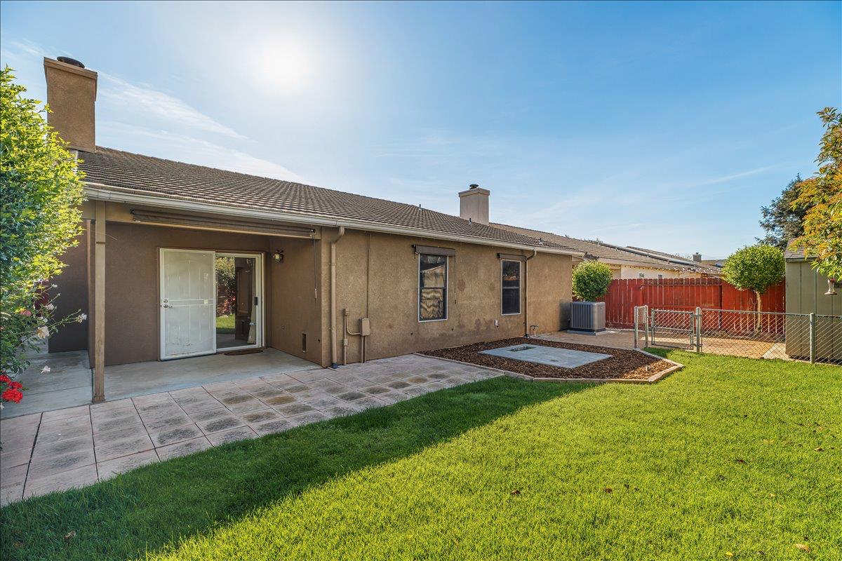 5927 Westminster Ct, Riverbank, CA 95367