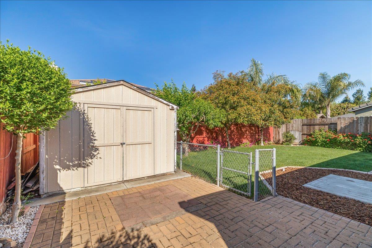 5927 Westminster Ct, Riverbank, CA 95367