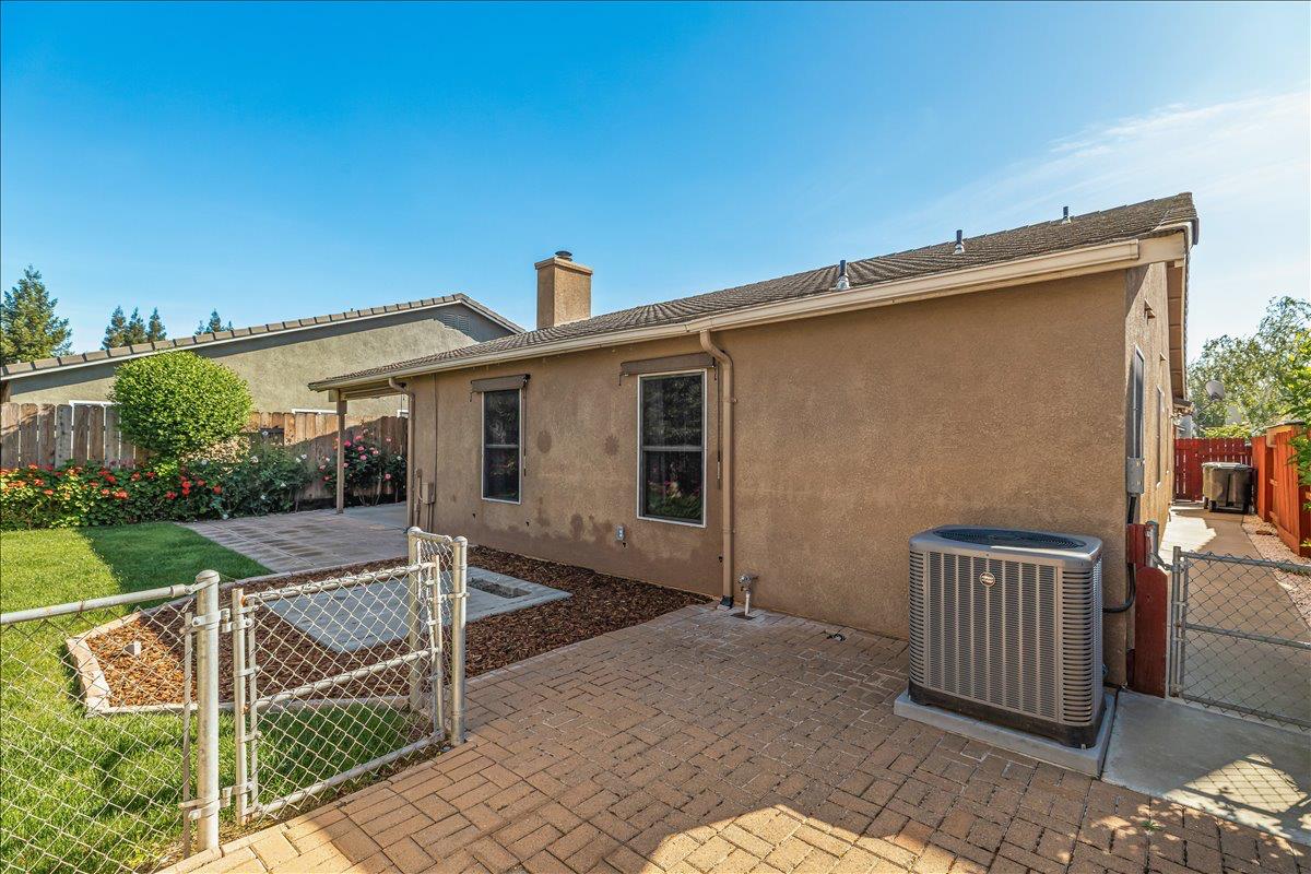 5927 Westminster Ct, Riverbank, CA 95367