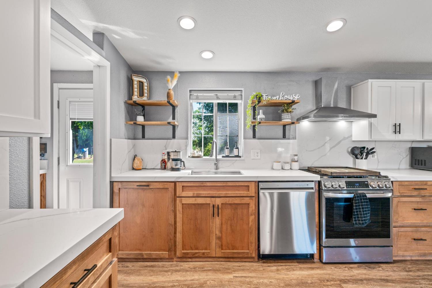 12518 Lone Oak Rd, Waterford, CA 95386