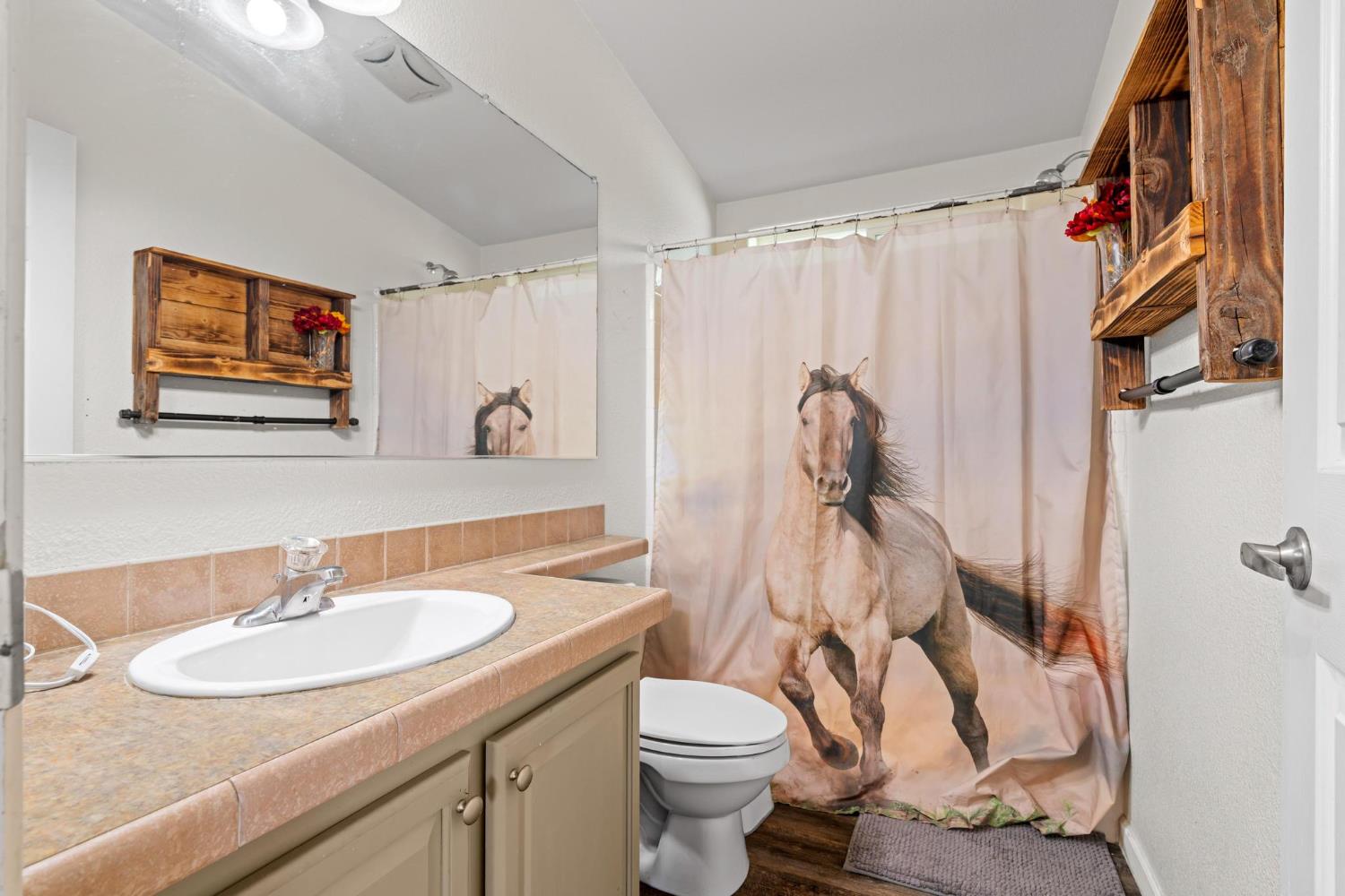 12518 Lone Oak Rd, Waterford, CA 95386