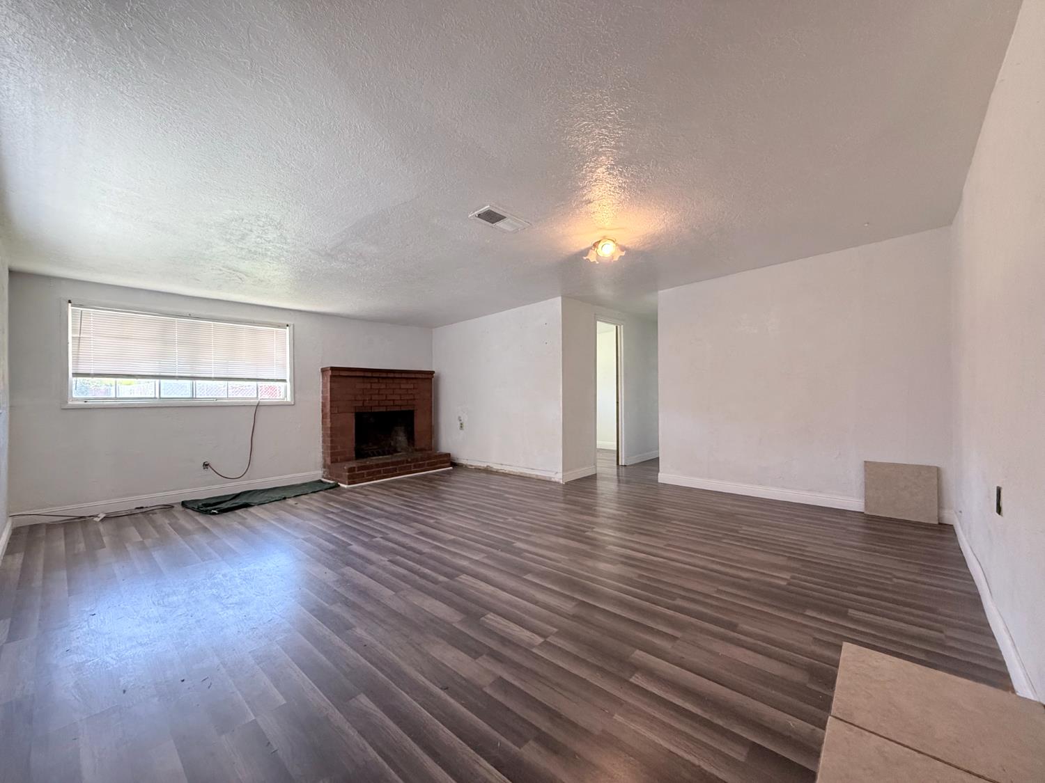 1104 Beverly Dr, Modesto, CA 95351