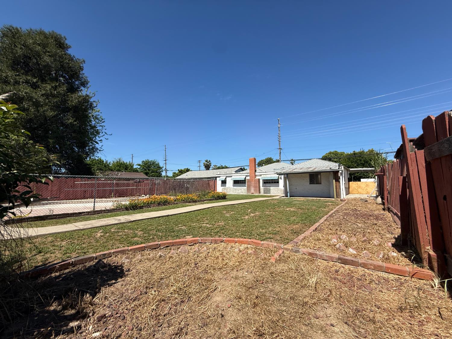 1104 Beverly Dr, Modesto, CA 95351