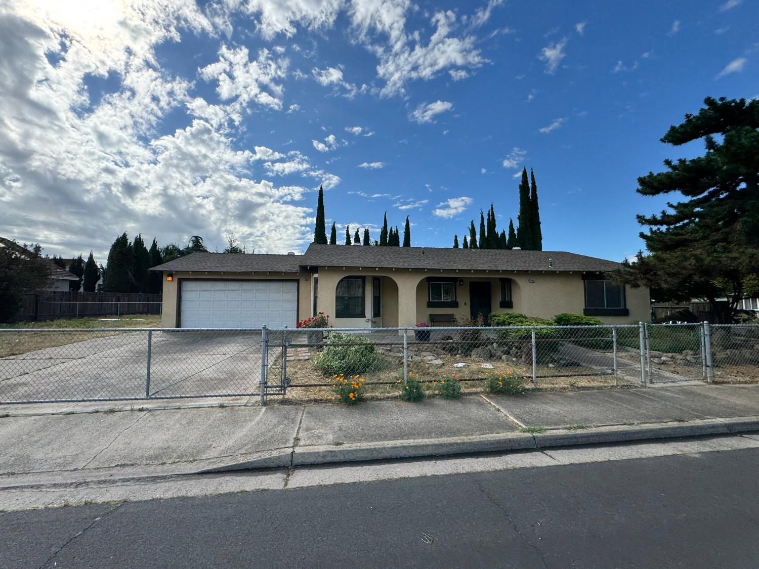 1461 E D St, Oakdale, CA 95361