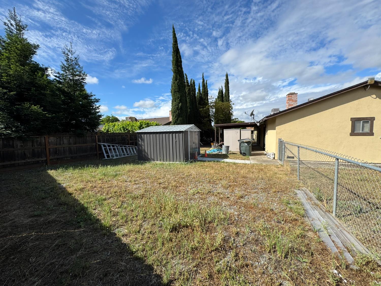 1461 E D St, Oakdale, CA 95361