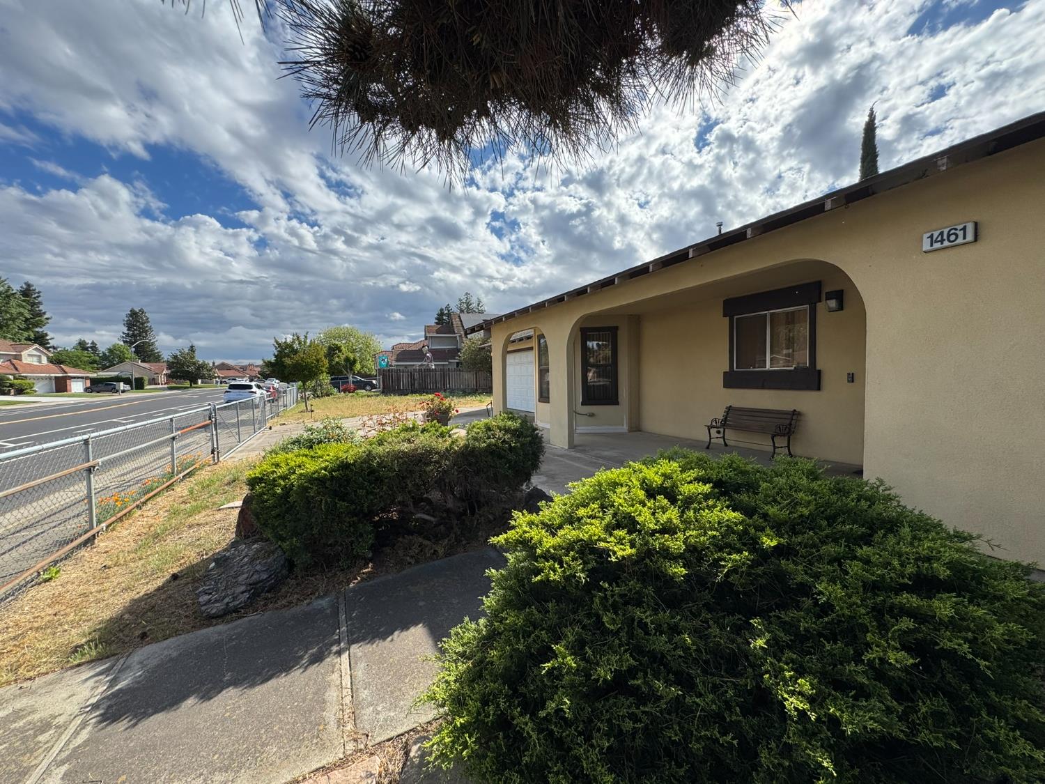 1461 E D St, Oakdale, CA 95361