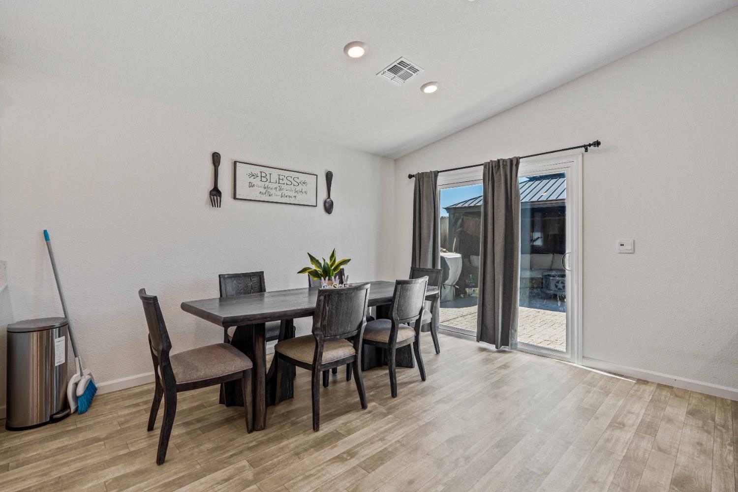 209 Dogwood Ranch Way, Patterson, CA 95363